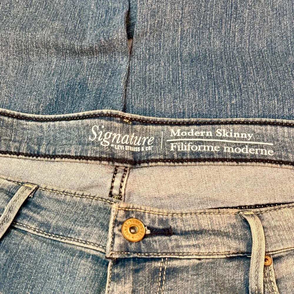 Levi's Signature Women's Jeans Size W42 L30 Modern Skinny Distressed Stretch - Picture 8 of 13